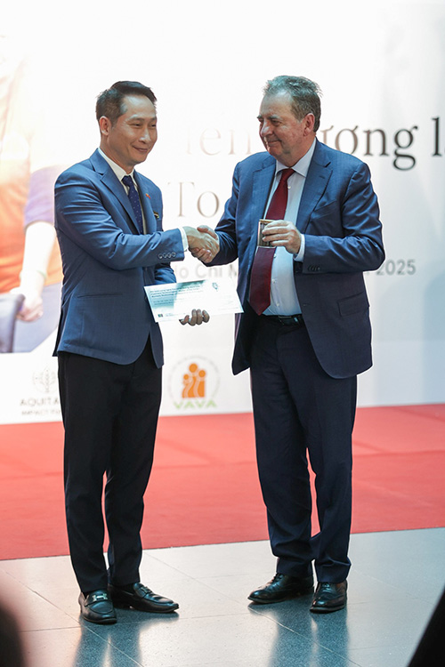 The protagonists stand and shake hands.