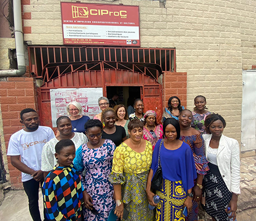 Members of the Belgian delegation and representatives of the project, standing in front of the NGO’s building.