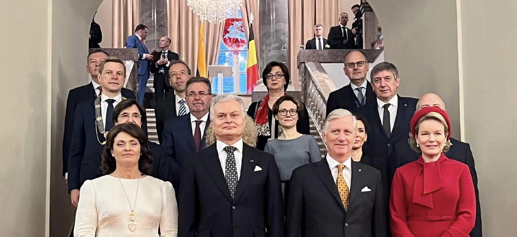 Photo officielle des Souverains belges, en compagnie du Président et de la First Lady lituaniens