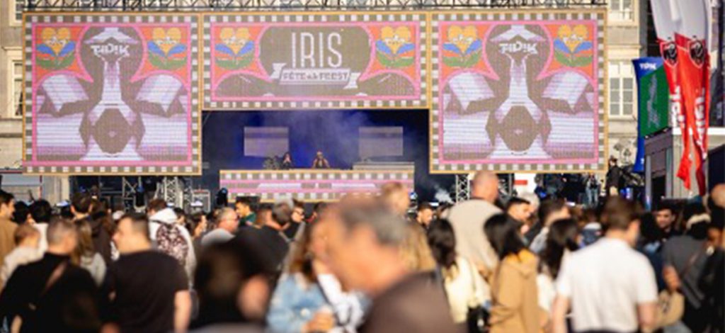 The audience enjoying DJ sets during the Iris Tipik Electro Night